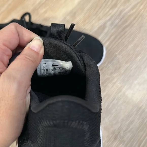 Nike Flex athletic shoes - Picture 8 of 11